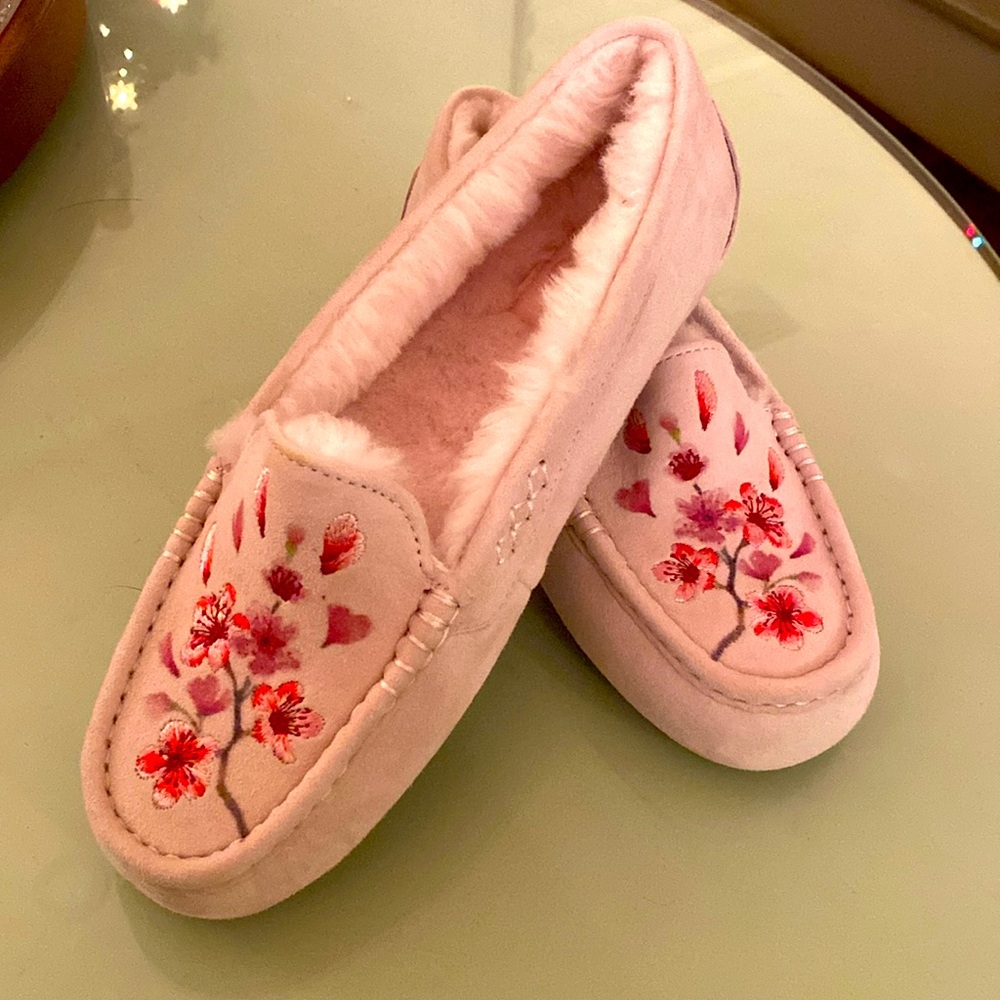 UGG ladies slippers - embroidered pink suede.